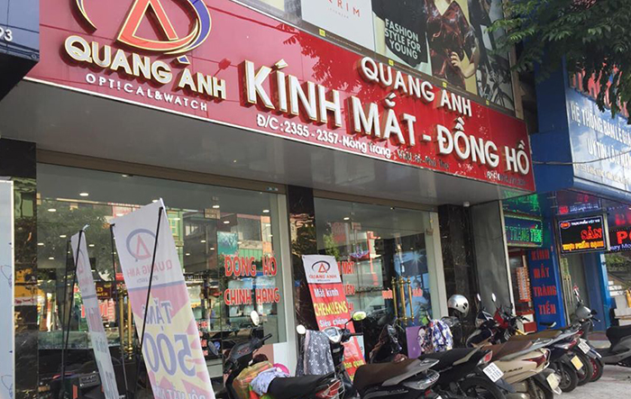 Hình ảnh: Cửa vào showroom