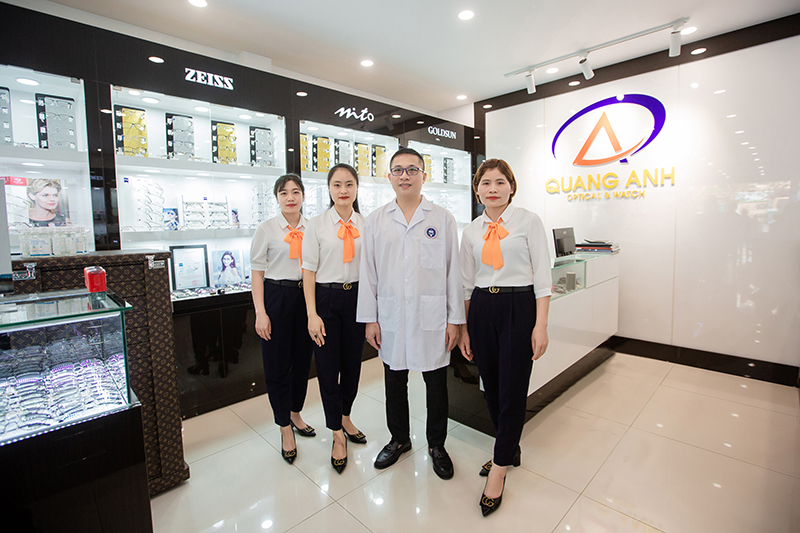 Hình ảnh: Đội ngũ đội ngũ trẻ trung năng động của Showroom
