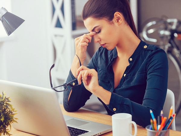 Bạn bắt buộc phải đeo gọng mắt kính cận khi có những dấu hiệu này