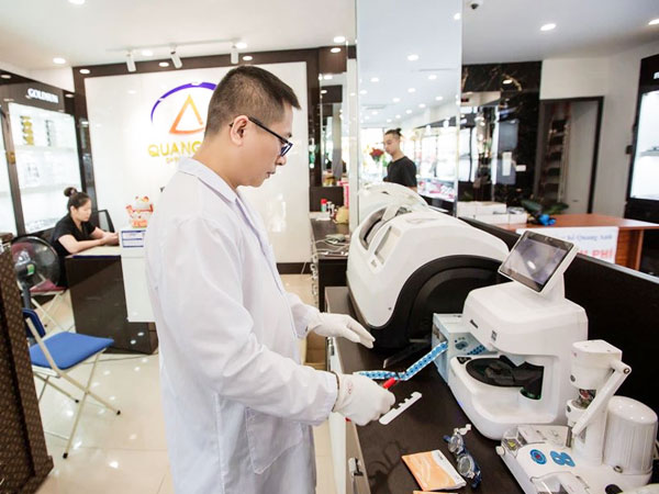 Đo khám mắt, tư vấn khúc xạ chuyên sâu tại Kính mắt Quang Anh