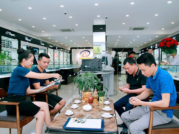 Đeo kính có làm mắt bị phụ thuộc vào kính không ?