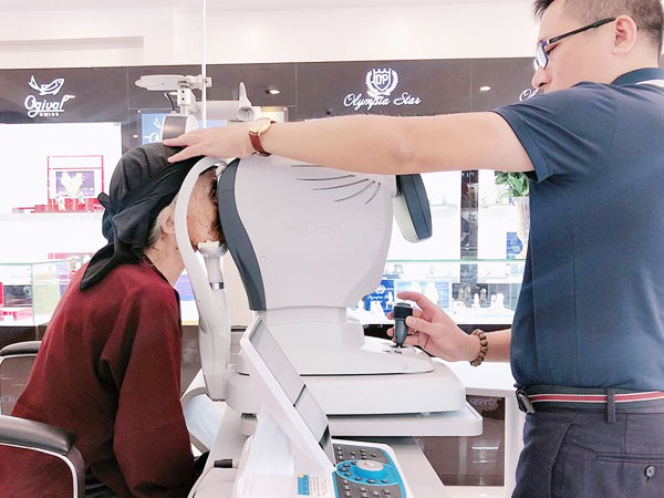 Con nguyện những tháng ngày sau là đôi mắt của mẹ