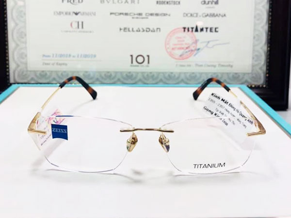 Tròng kính Carl Zeiss bảo vệ mắt