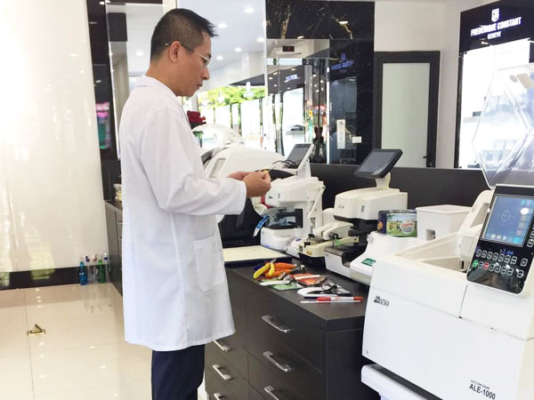Bạn đã biết vệ sinh kính đúng cách chưa?